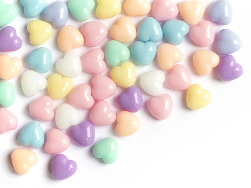 50 mini perles cœur en plastique - pastel - 7 mm