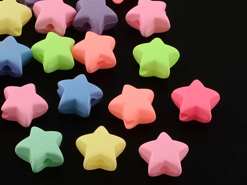 50 perles en plastique - étoiles - multicolore fluorescent - 11 mm