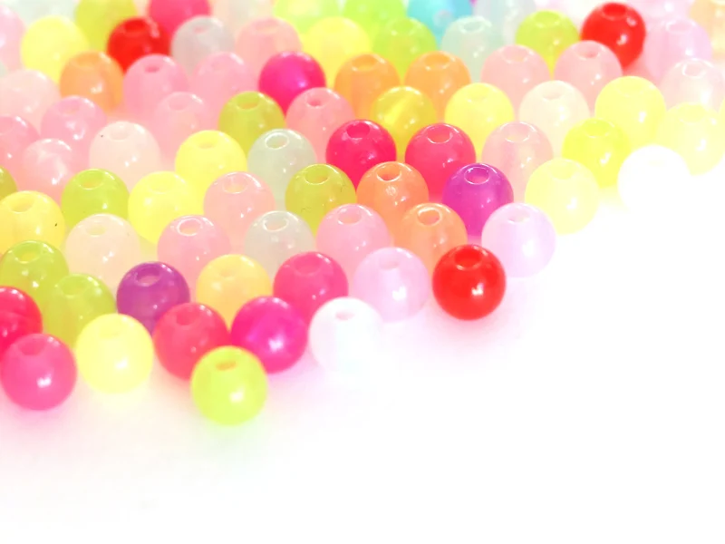100 perles en plastique rondes 6 mm - multicolores