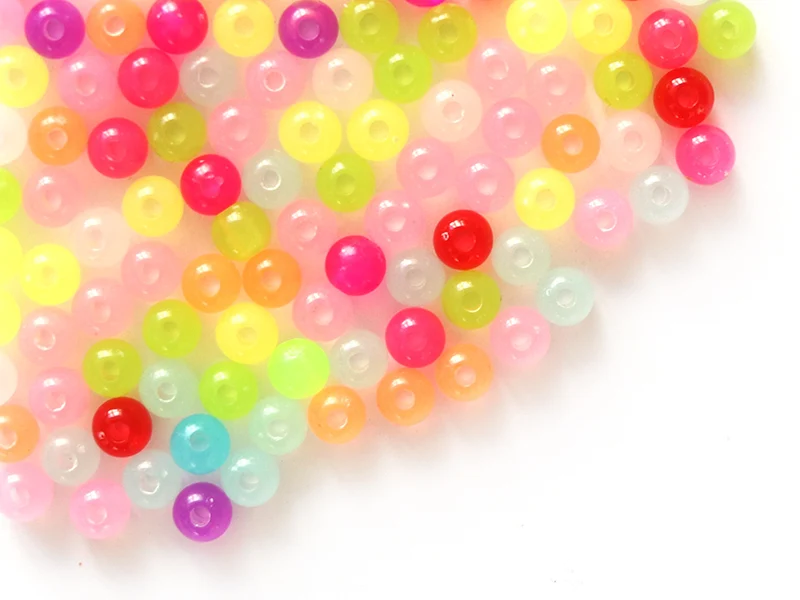 100 perles en plastique rondes 6 mm - multicolores