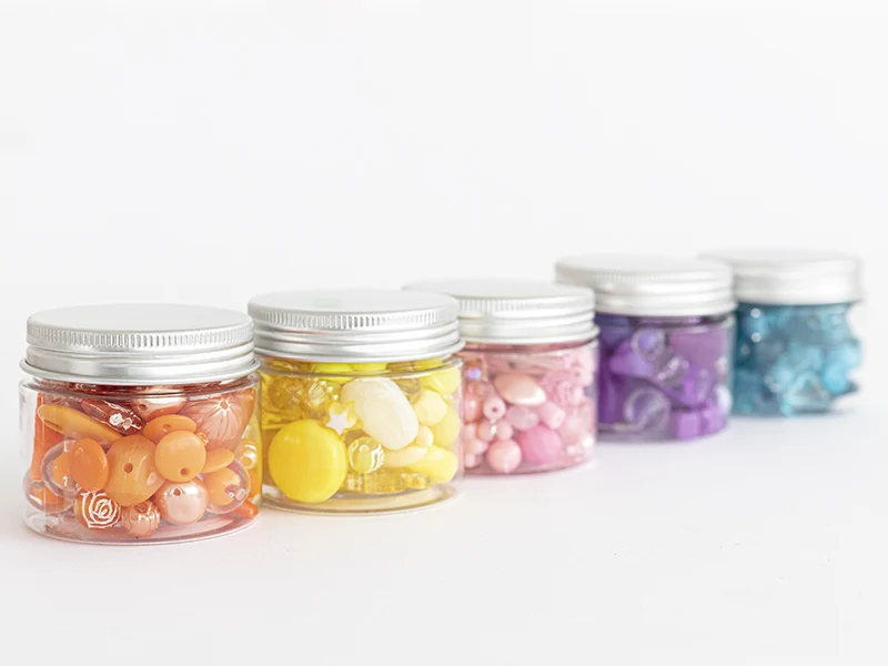 Pot de perles en plastique - nuances de jaune