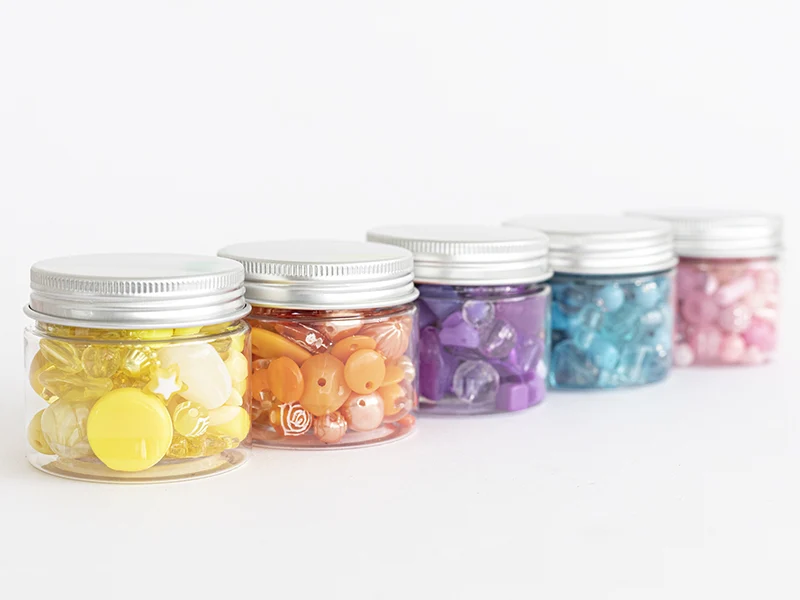 Pot de perles en plastique - nuances de jaune
