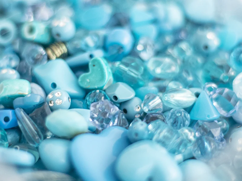 Pot de perles en plastique - nuances de bleu