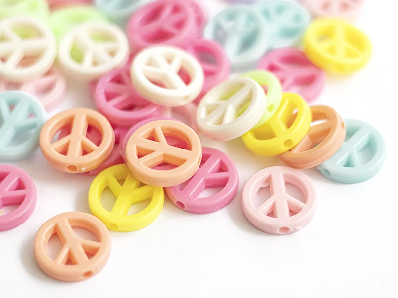 50 perles en plastique - peace and love - pastelles