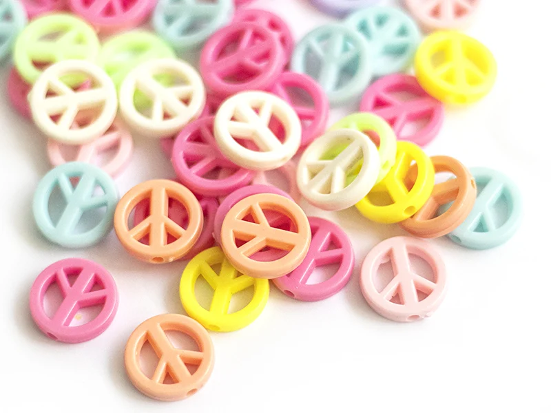 50 perles en plastique - peace and love - pastelles