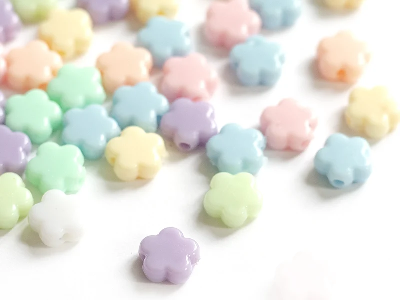 50 perles en plastique - fleurs simples pastelles - 9 mm