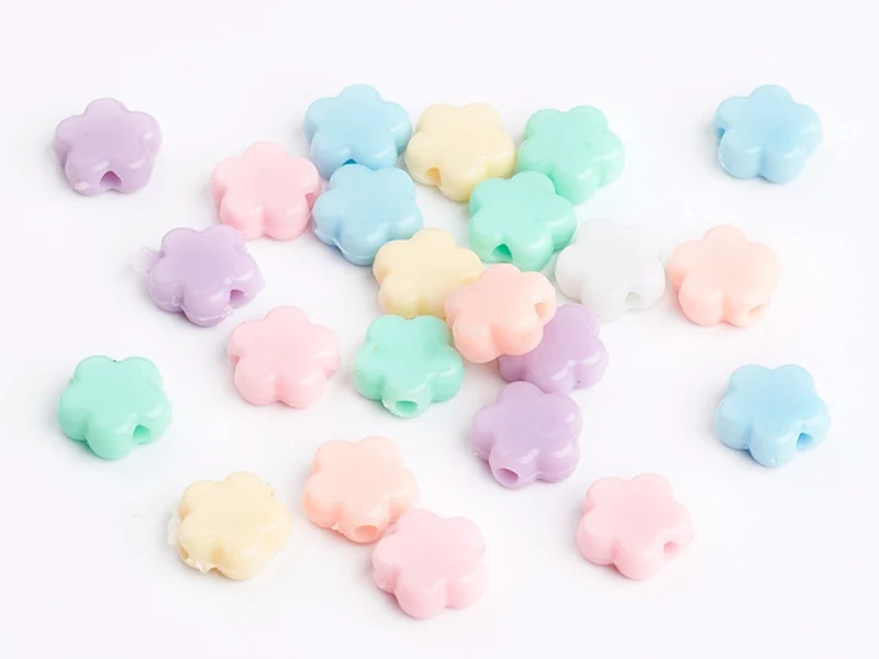50 perles en plastique - fleurs simples pastelles - 9 mm