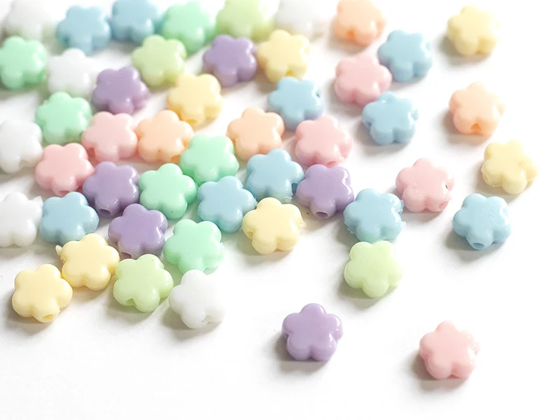 50 perles en plastique - fleurs simples pastelles - 9 mm