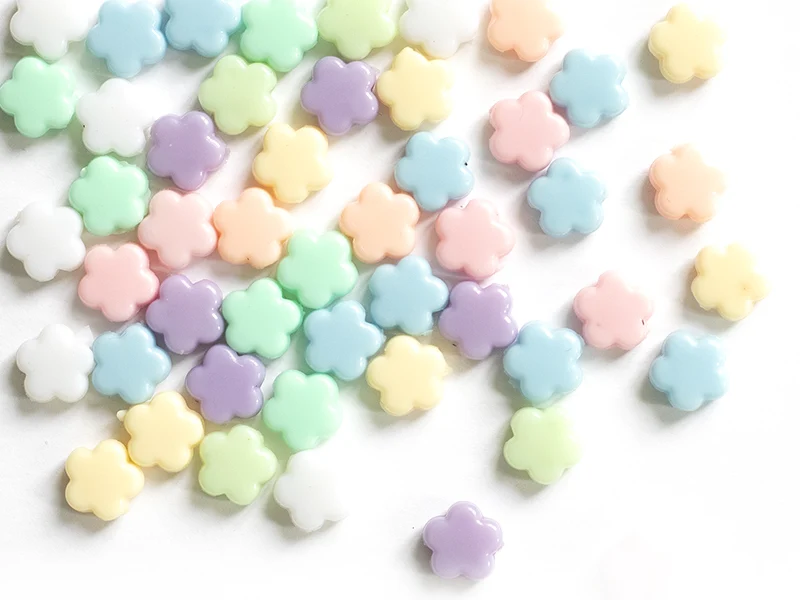 50 perles en plastique - fleurs simples pastelles - 9 mm