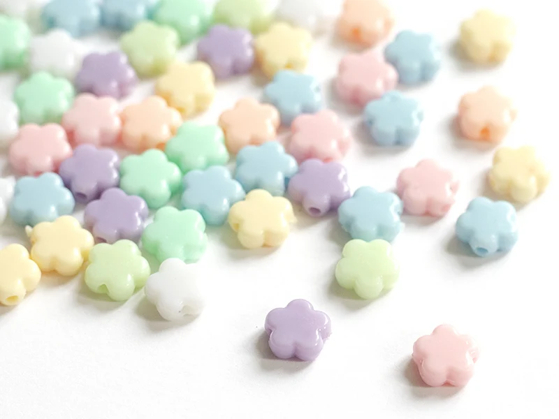 50 perles en plastique - fleurs simples pastelles - 9 mm