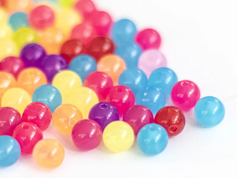 100 perles en plastiques rondes - transclucides multicolores - 8 mm