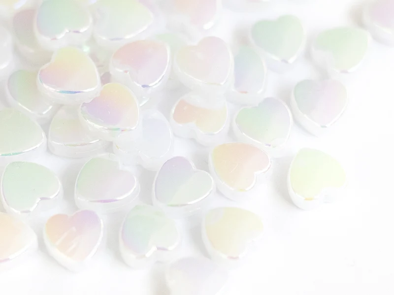 50 perles en plastique - cœurs nacrés - 8 mm