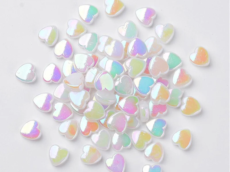 50 perles en plastique - cœurs nacrés - 8 mm