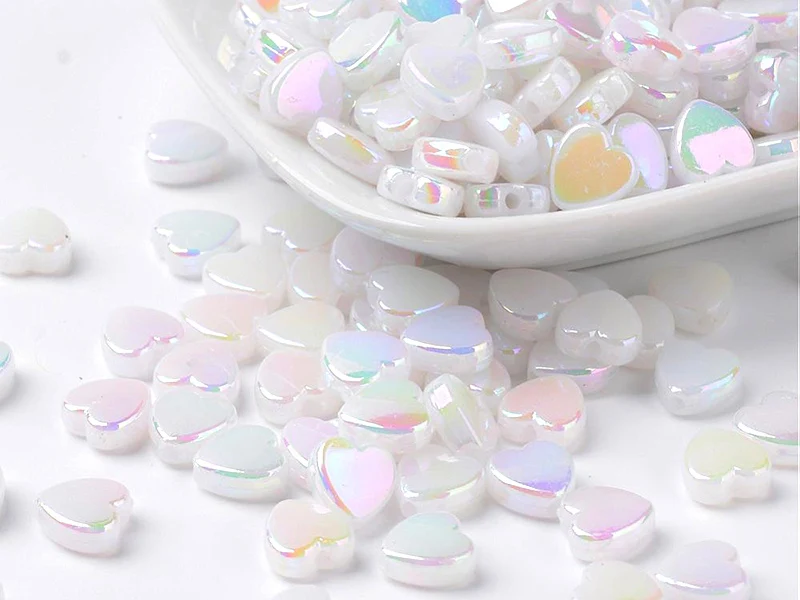 50 perles en plastique - cœurs nacrés - 8 mm