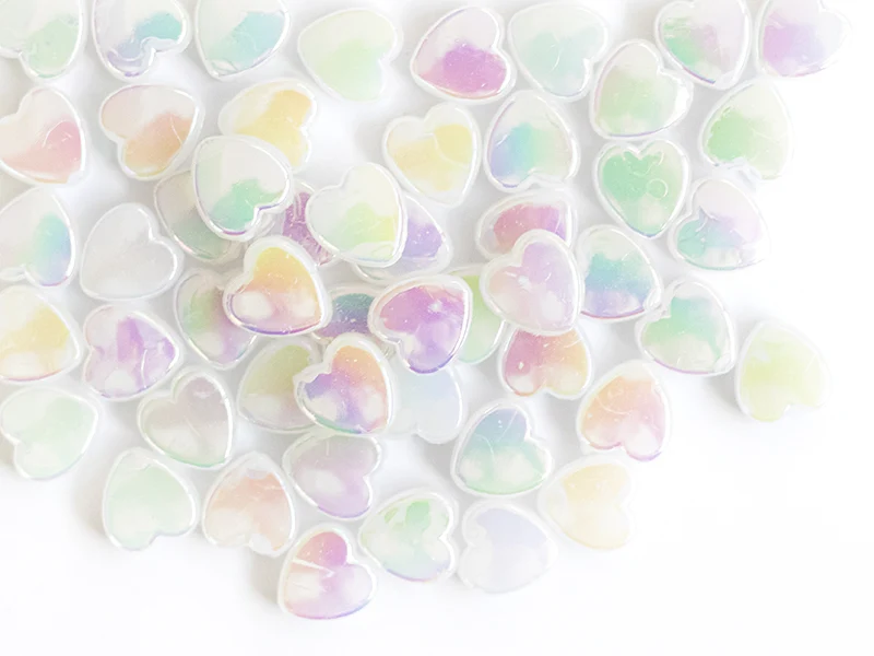 50 perles en plastique - cœurs nacrés - 8 mm