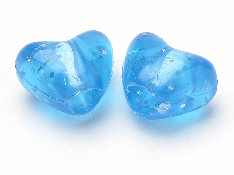 50 perles en plastique- cœurs pailletés - multicolore