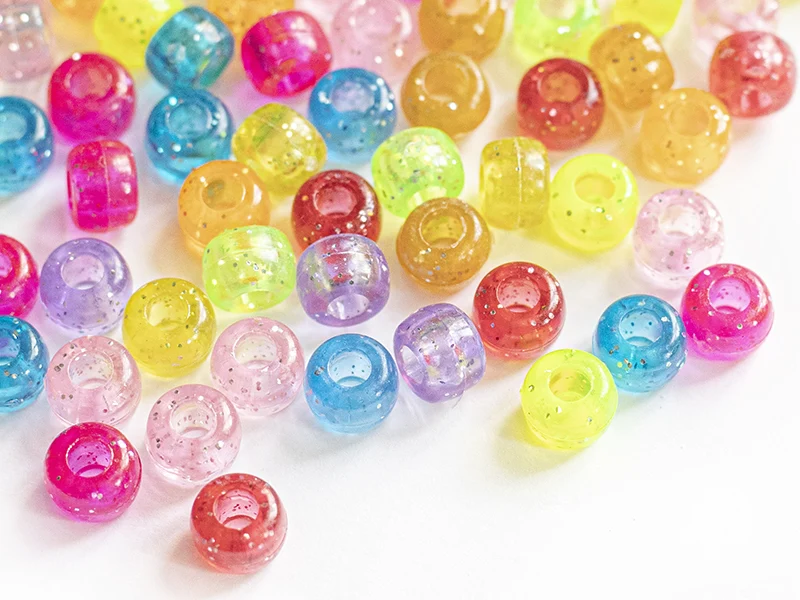 100 perles en plastiques basiques pour enfants - multicolore à paillettes - 9x6 mm