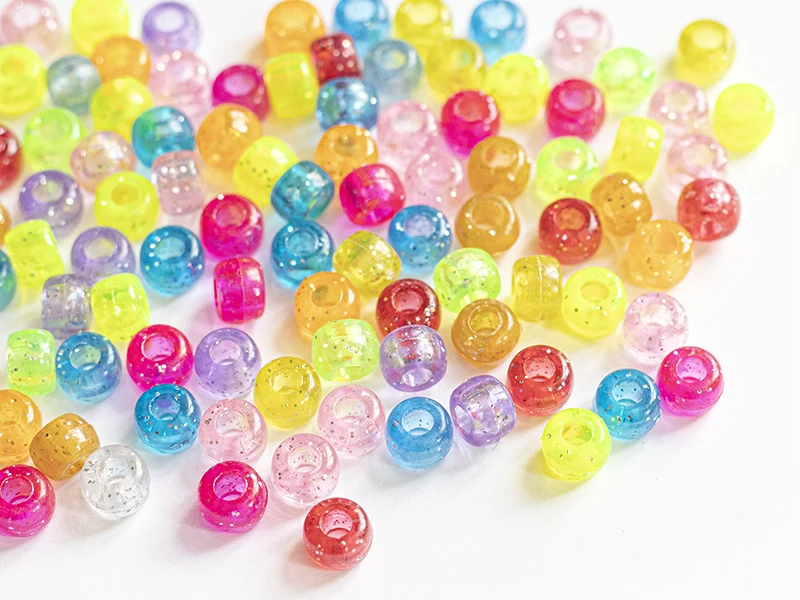 100 perles en plastiques basiques pour enfants - multicolore à paillettes - 9x6 mm