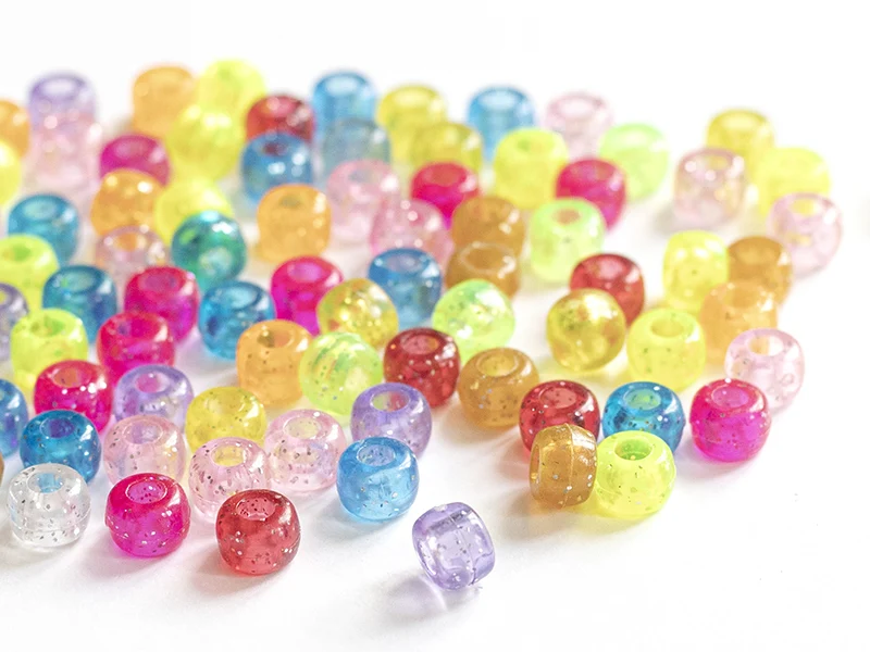 100 perles en plastiques basiques pour enfants - multicolore à paillettes - 9x6 mm