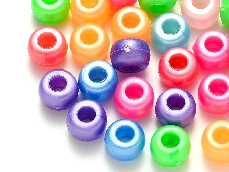 100 perles en plastiques basiques pour enfants - couleurs nacrées - 9x6 mm