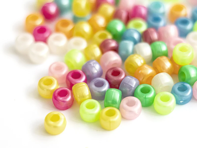 100 perles en plastiques basiques pour enfants - couleurs nacrées - 9x6 mm