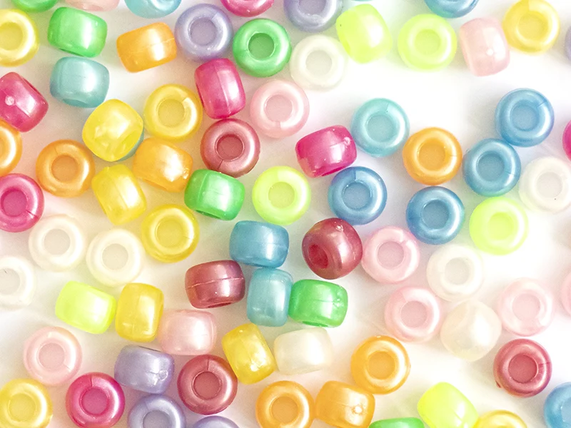 100 perles en plastiques basiques pour enfants - couleurs nacrées - 9x6 mm