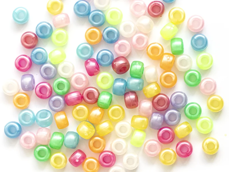 100 perles en plastiques basiques pour enfants - couleurs nacrées - 9x6 mm
