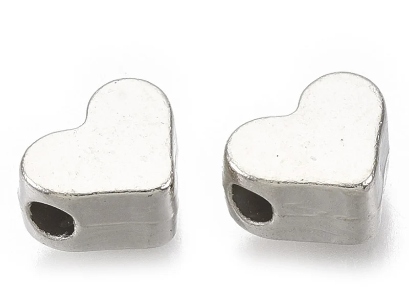 50 petites perles en plastique - cœurs argentés