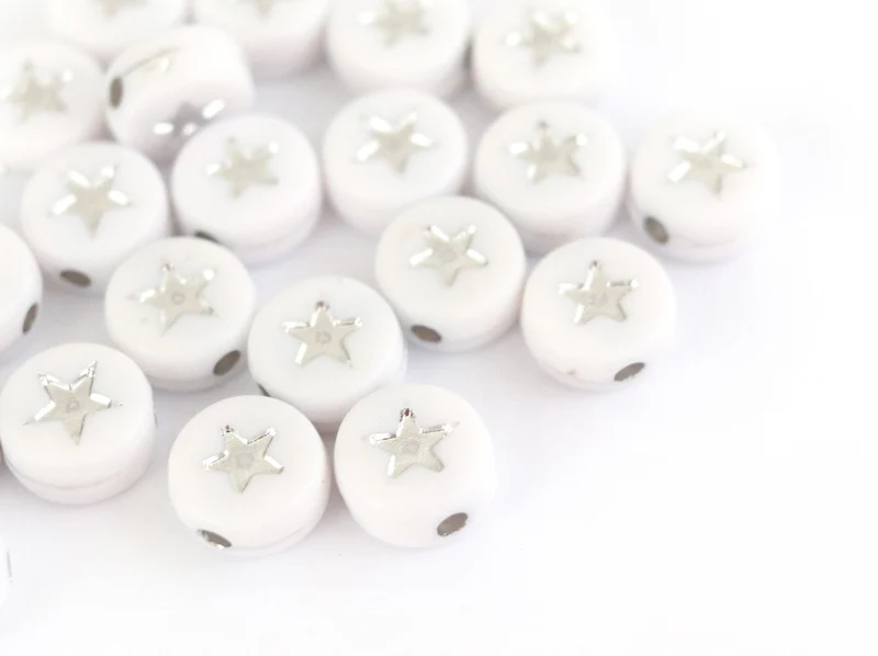 20 perles rondes en plastique - étoiles - argenté et blanc