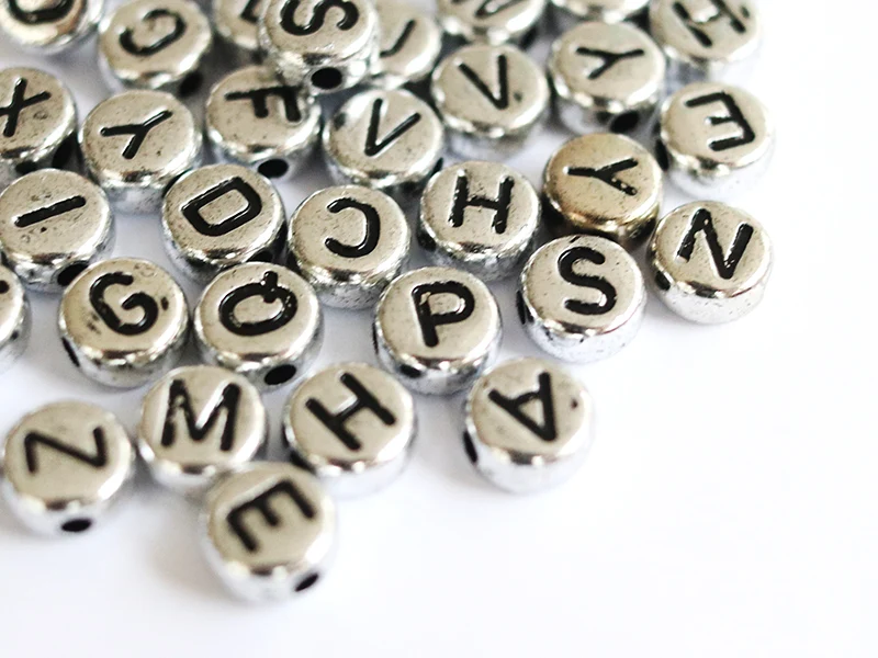 200 perles rondes en plastique - lettres alphabet - argenté et noir