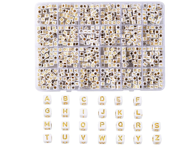 Boite de 934 perles carrées en plastique - lettres alphabet - dorées et blanches