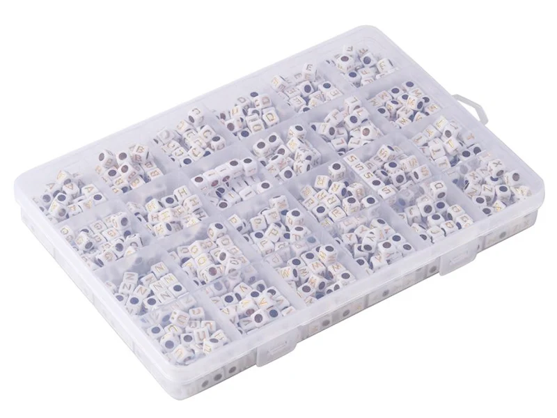 Boite de 934 perles carrées en plastique - lettres alphabet - dorées et blanches