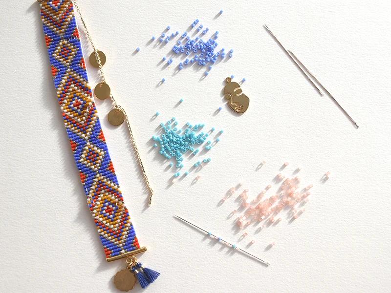6 aiguilles à perler avec 1 enfile-aiguille