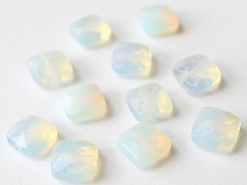 Perle à facettes carré - Opalite - 8 x 8 mm