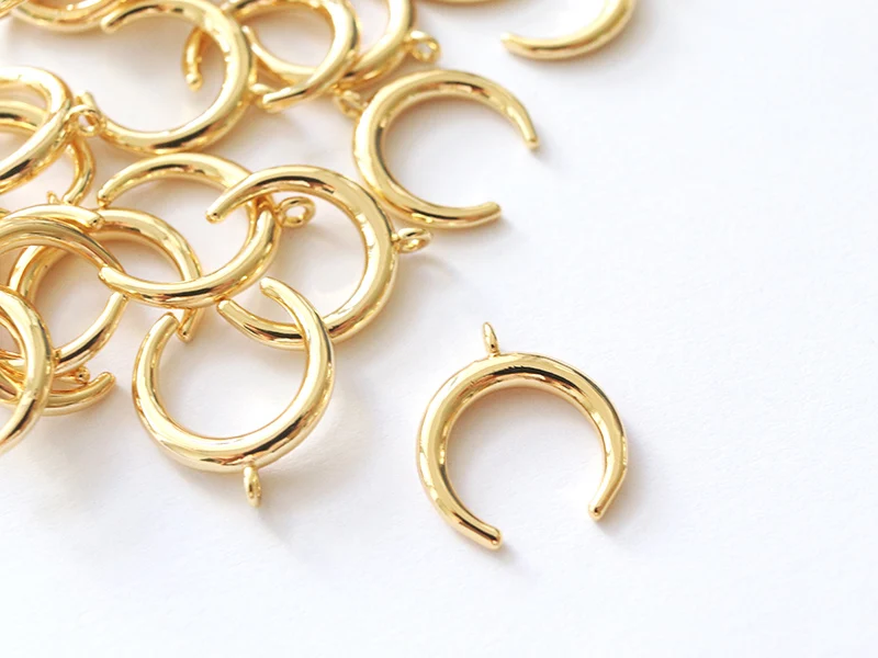 1 pendentif corne croissant de lune - doré à l'or fin 18K