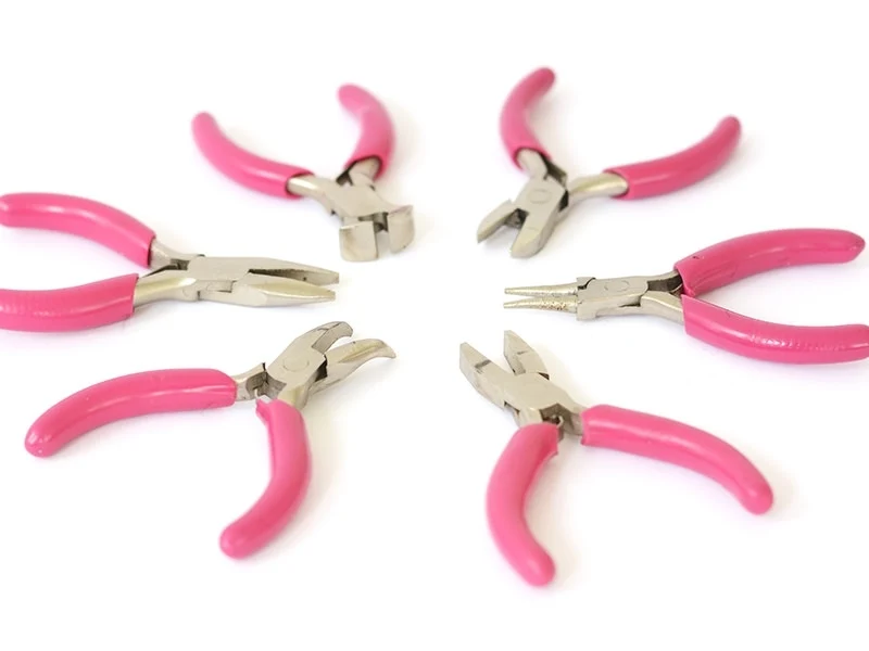6 mini pinces roses pour création de bijoux - dans un joli étui