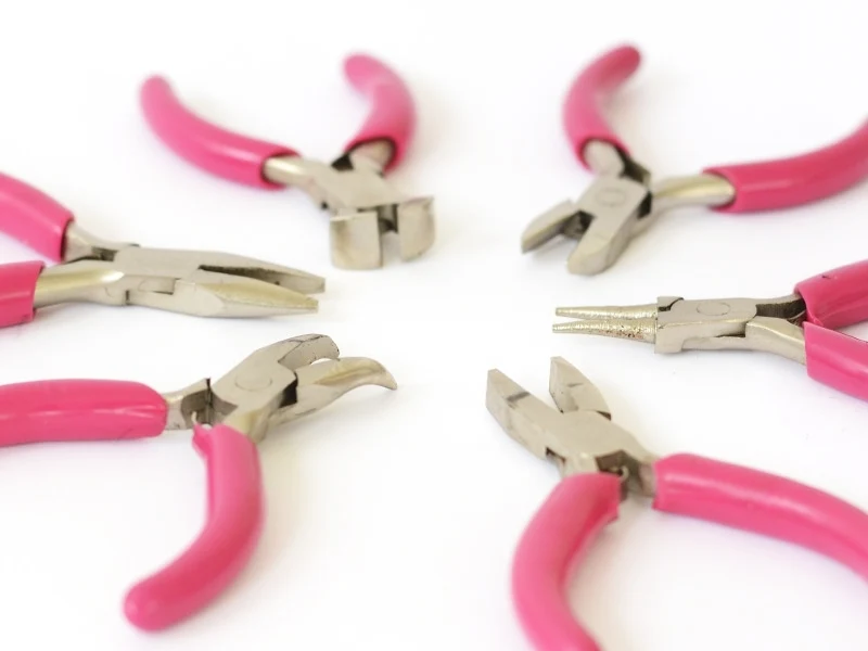 6 mini pinces roses pour création de bijoux - dans un joli étui