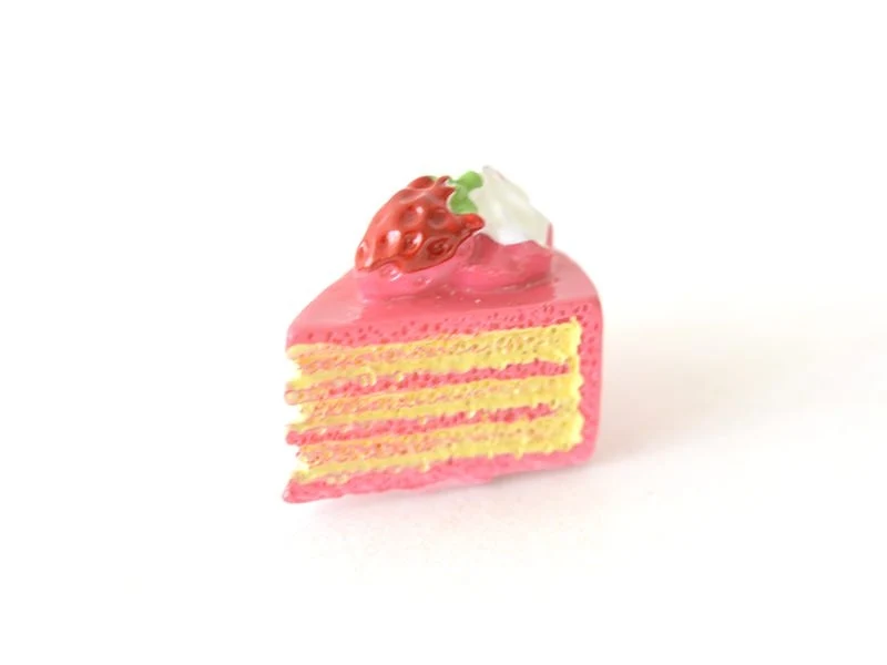 Cabochon part de gâteau à la fraise
