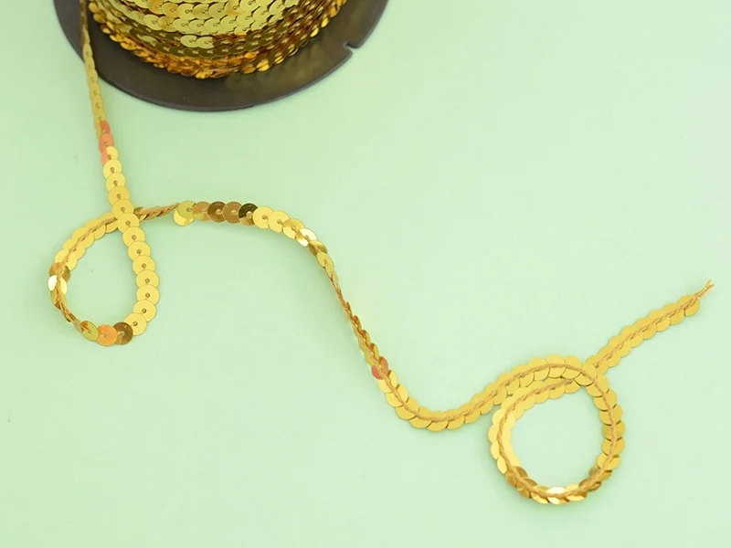 1m de ruban sequin 6 x 6 mm - doré