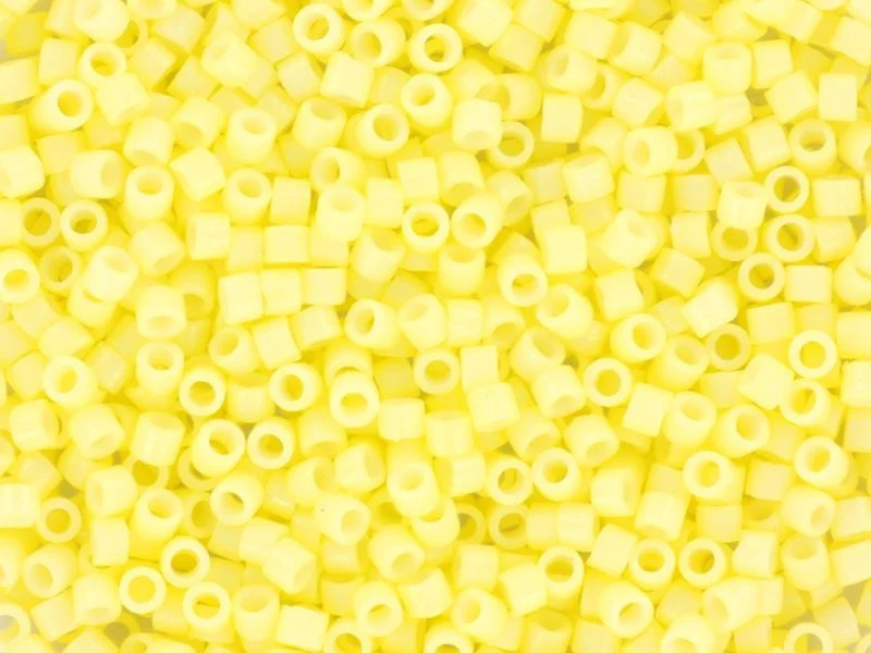 Miyuki delicas 11/0 - Opaque light lemon ice 2101