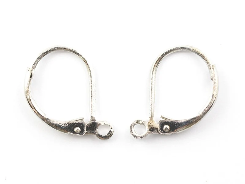 1 paire de boucles d'oreilles dormeuses argentées