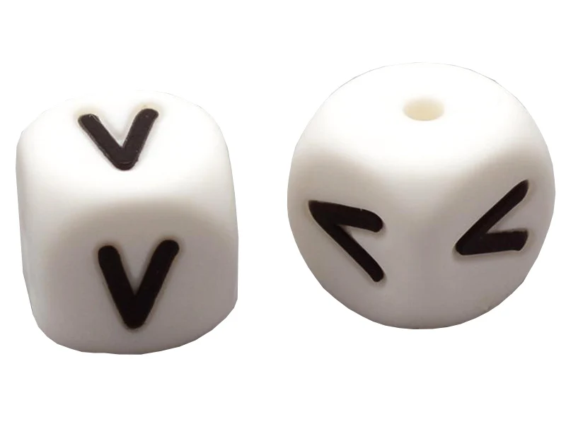 1 perle carré 12 mm en silicone - Lettre V