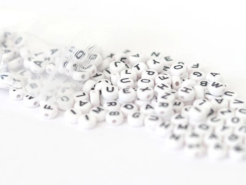 Lot de 200 perles rondes - Lettres alphabet noires