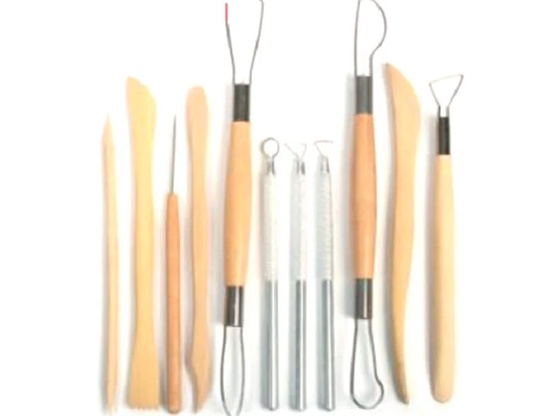 Lot de 11 outils de modelage + 1 trousse plastique en ligne