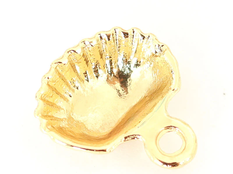 Pendentif coquillage 18 mm - laiton doré