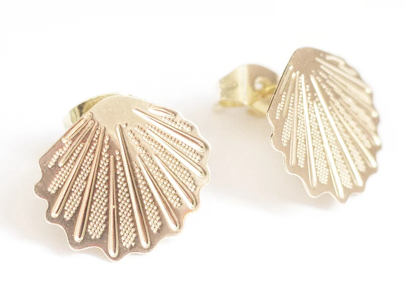 Puce d'oreille coquillage filigrane en laiton avec anneau - laiton doré à l'or fin 24K