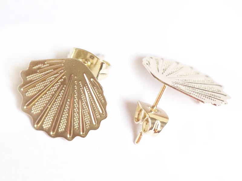 Puce d'oreille coquillage filigrane en laiton avec anneau - laiton doré à l'or fin 24K
