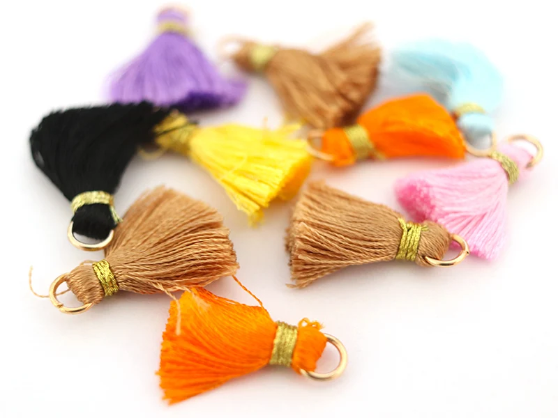 Lot de 10 pompons - couleurs aléatoires et fil doré - 20 mm