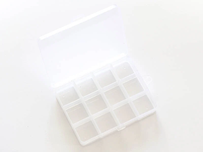 Petite boite de rangement avec 12 compartiments