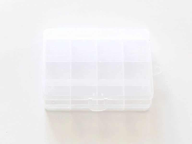 Petite boite de rangement avec 12 compartiments